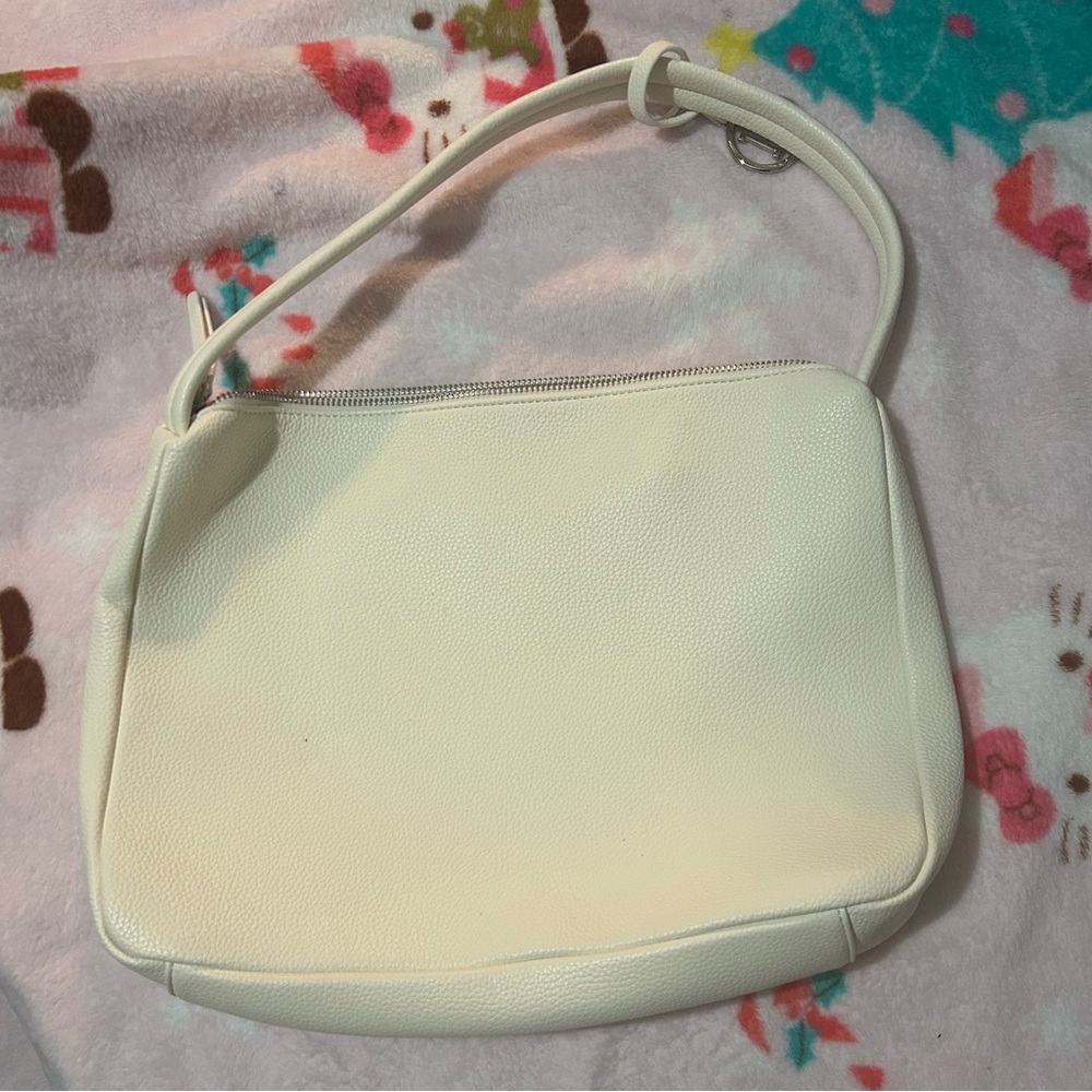 Elegant Cream Leather Shoulder Bag